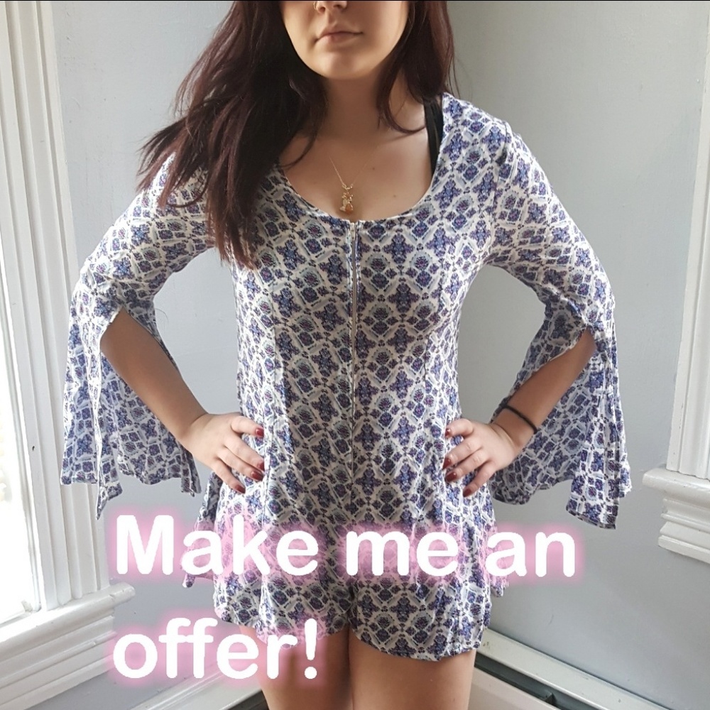 ⚡flash sale⚡Bell Sleeve Blue Floral Pattern Romper